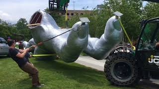 Tony Tasset’s giant hand sculpture [upl. by Ennairrac]