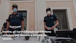 Agenti della Polizia Locale di Roma Capitale aiutano un cittadino in difficoltà [upl. by Richart512]