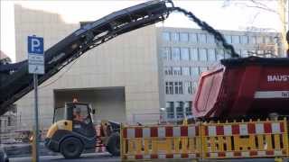 Teerfräse im Straßenbau und verladen auf LKW [upl. by Damarra]