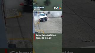 Trabajador sobrevive de milagro a explosión de un tanque de gas en Villahermosa Tabasco [upl. by Nnylyak]