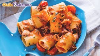 Paccheri al sugo di calamari  Ricetta in 1 minuto [upl. by Alur]