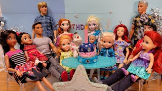 Elsas Birthday  Elsa amp Anna toddlers have fun  guest friends  gifts  cake party [upl. by Robinet]