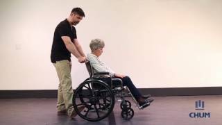 Utilisation sécuritaire dun fauteuil roulant [upl. by Florie]