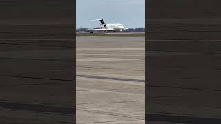 Challenger 350 smoking the tires at Pittsburgh AGC aviation bombardier challenger [upl. by Oad752]