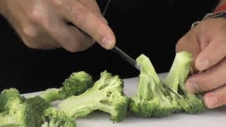 HOW TO CUT BROCCOLI FLOWERETTES FIORETTI DI BROCCOLI theitaliancookingclasscom [upl. by Enyrat]