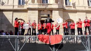 Feria de Pâques à Arles  2014  Abrivados et bandas [upl. by Stevena]