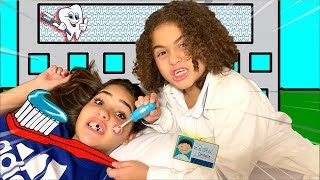 RYAN FINGE SER DENTISTA E ACHA CÁRIE NA LORRAYNE OLIVEIRA  Kids Pretend Play Dentist With Toys [upl. by Buhler]