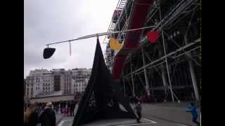 Beaubourg  voir le stabilemobile de Calder sagiter sous le vent [upl. by Elocaj]