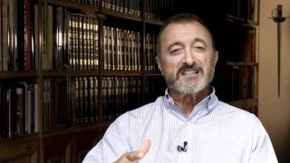 Arturo PérezReverte presenta El puente de los Asesinos [upl. by Nire370]