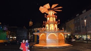 Weihnachtspyramide auf dem Weihnachtsmarkt Schweinfurt  SWNTV [upl. by Normie]