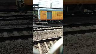 Doston Lal kapda dikha kar train ko roka ja sakte hain kya aaye jante shortvideo subscribe [upl. by Knitter986]