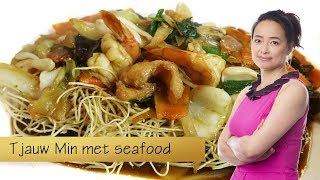 Tjauw Min met seafood [upl. by Selokcin]