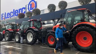 À Castelnaudary une plateforme logistique des hypermarchés Leclerc bloqué par des agriculteurs [upl. by Sapphire991]