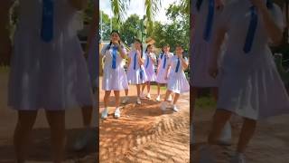 අදුරන්න පුලුවන්ද කව්ද මේ කියලා 🥰💃 Traditional Sri Lankan School Girls Dance Performance  dance [upl. by Cardie]