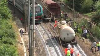 Deragliamento ferroviario sulla FirenzeBologna [upl. by Yrevi]