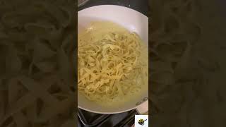 Chicken Alfredo Pasta سوريا foodblogger youtubeshorts viral foryou cooking viralvideo [upl. by Airdnahs]