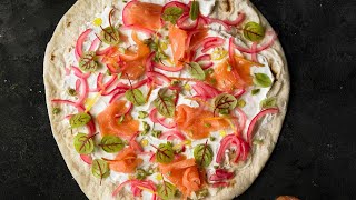 Recette  Pizza saumon fumé crème fraîche [upl. by Ayit406]