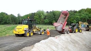 Grader New Holland F1067A [upl. by Gwendolyn]