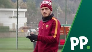 I tifosi sfidano 3 giocatori della AS Roma a colpi di Tweet [upl. by Peisch]