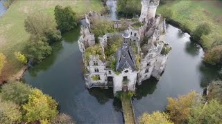 6500 internautes deviennent propriétaires dun château [upl. by Lladnarc]