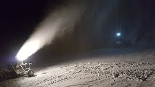 Skiarena Silbersattel  BeschneiungSchneeproduktion mit Schneekanonen bei Nacht [upl. by Luamaj]