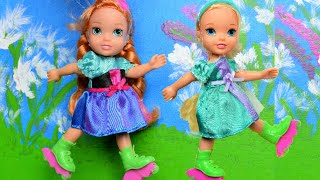 Elsa and Anna Skating Elsia amp Annia Toddlers New Roller Skates  Ice Castle  Dolls  Toys I Ep 90 [upl. by Allesor848]