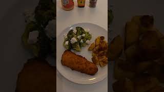 Gebakken krieltjes met een lekkerbekje en broccoli met feta diner eten [upl. by Aehsel628]