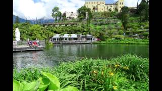 Frühling in den Gärten von Schloss Trautmannsdorf bei Meran [upl. by Mulloy]