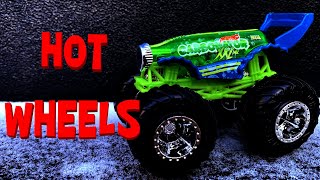 Carbonator XXL  Hot Wheels Monster Trucks [upl. by Suivatna]