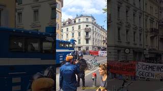 1 MaiDemo Zürich  Polizei kesselt Demonstranten an der Langstrasse ein [upl. by Hindorff]