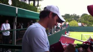 2012 Wimbledon Roger Federer signed for fans [upl. by Kurys]