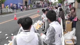 ekiden 箱根駅伝予選会 第90回 大パニック 給水ポイント 10Km地点 20131019 立川 2014 [upl. by Nitsej]