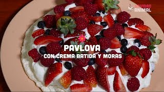 Receta de pavlova con crema batida y frutos rojos [upl. by Iover]