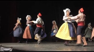 Provence folk dance La Poulido de Gèmo Gemenos France [upl. by Chafee]