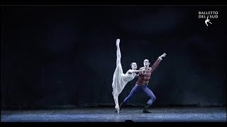 Passo a due  Lo Schiaccianoci  Balletto del Sud [upl. by Snilloc]