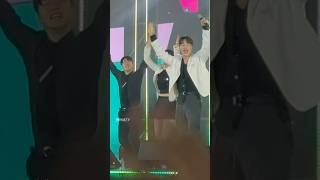 박서진 다같이 좌 우로 흔들어🍎 Park Seojin shake it to the left and right쩡아네tv 장구의신박서진청송사과축제 흔들어 shorts [upl. by Raval511]