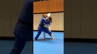 Imitation of O Soto Gari feint then Sasae Tsurikomi Ashi followed by a change in throw direction [upl. by Wakeen]