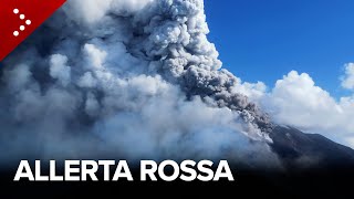 Stromboli in eruzione dichiarata lallerta rossa le immagini dal drone [upl. by Azenav]