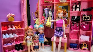 Annas surprise gift  Elsa amp Anna toddlers  Barbie dolls [upl. by Otilia]