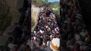 On 3 October large crowd gathered at the Badaling section of the Great Wall leading to congestion [upl. by Eniala]