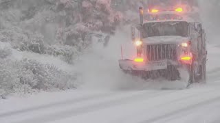 Primera tormenta invernal deja nieve en el área de Wrightwood [upl. by Rolando]