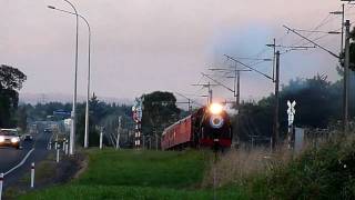 🚂高速で通過する蒸気機関車 [upl. by Aid]