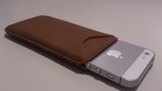 Leather Pull Tab Pouch Case For iPhone 5  The Snugg  Review 1 [upl. by Horn]