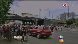 Automovilista embistió a manifestantes en México [upl. by Sucirdor227]