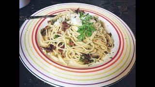 Garlic Spaghetti with oliveoil and bacon  Spaghetti Aglio Olio Recipe [upl. by Veedis502]