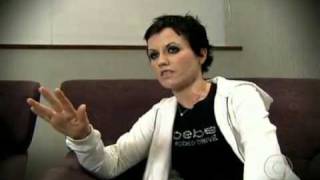 The Cranberries  Entrevista no Jornal da Globo  29012010 [upl. by Eekram784]