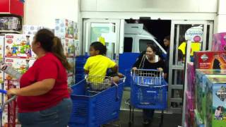 First people through the doors Pearlridge Toys R Us [upl. by Vergil907]