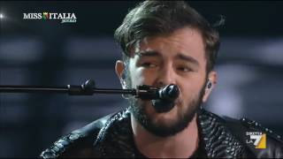 Lorenzo Fragola ospite alla serata finale della 77a Edizione di Miss Italia canta Dimprovviso [upl. by Mayap]