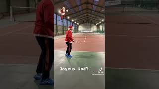 Le père Noël au tennis ne connaît pas le règlementtennis [upl. by Kendre133]