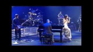 Laura Pausini  Medley Strani Amore Lettera Live in Paris 05 [upl. by Wyler949]